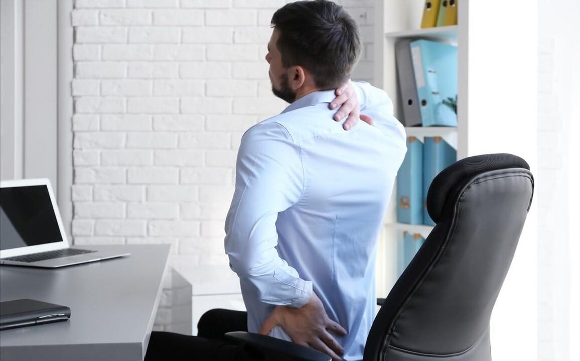 болки в гърба при седене